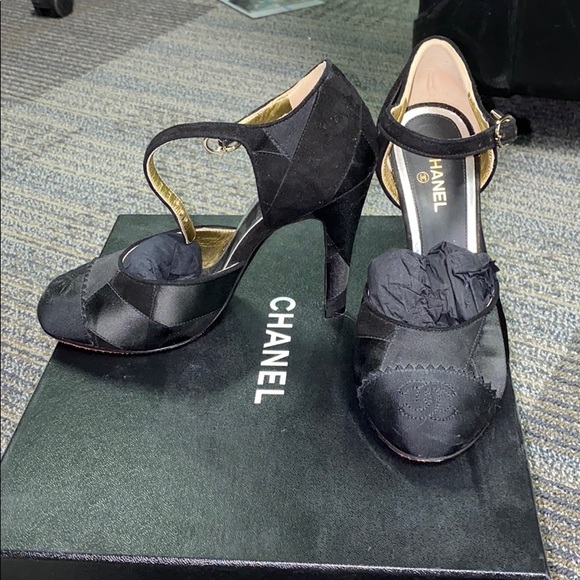 Gorgeous Chanel Heels - Picture 4 of 9